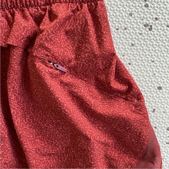💘 ATHLETA - MESH RACER RUN SHORT 4” RUST RED SPECKLED - Picture 6 of 9